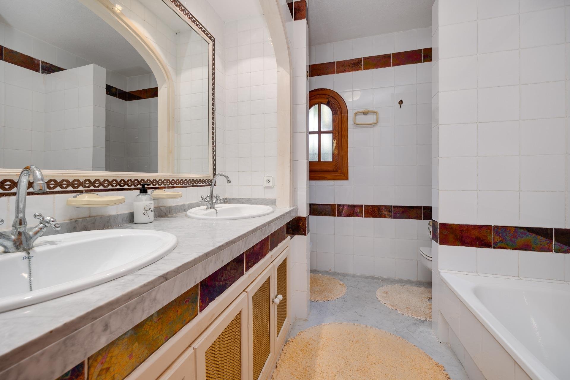 Wiederverkauf - Villa -
Orihuela Costa - Villamartín-Las Filipinas
