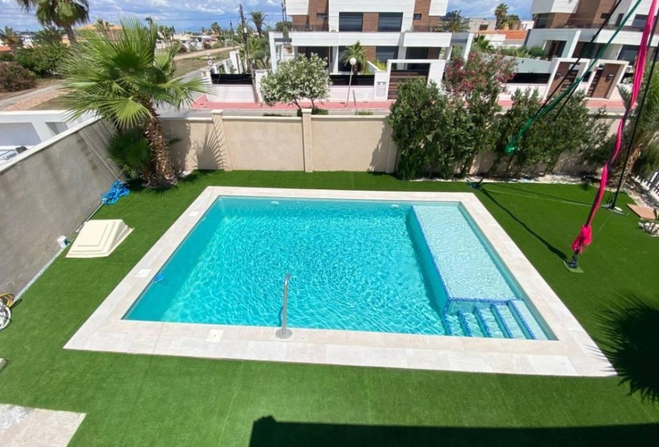 Wiederverkauf - Villa -
Torrevieja - La Siesta - El Salado - Torreta