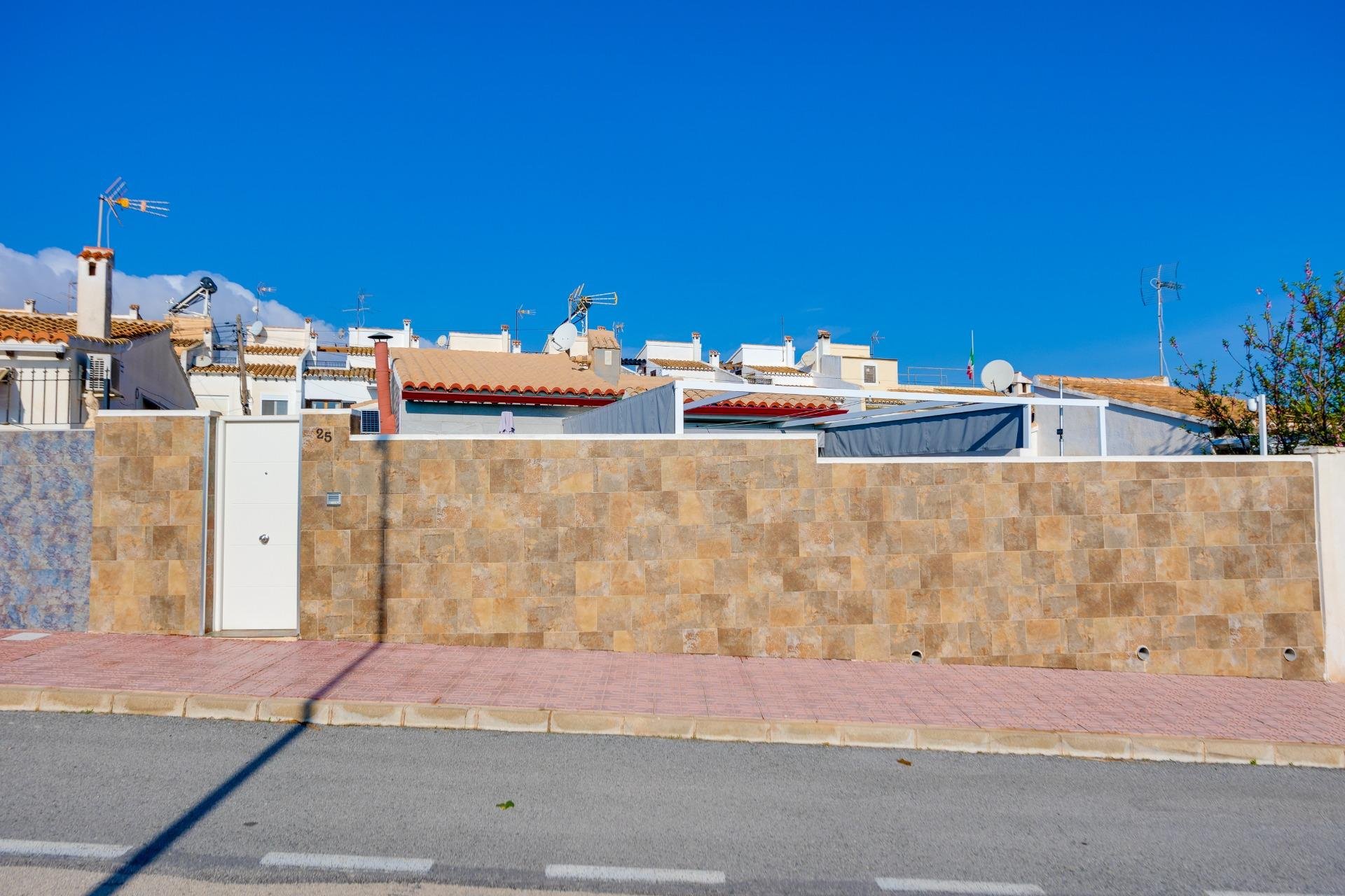 Wiederverkauf - Villa -
Torrevieja - Los Balcones - Los Altos del Edén
