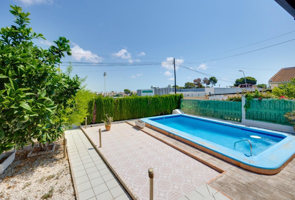 Wiederverkauf - Villa -
Torrevieja - Los Balcones - Los Altos del Edén