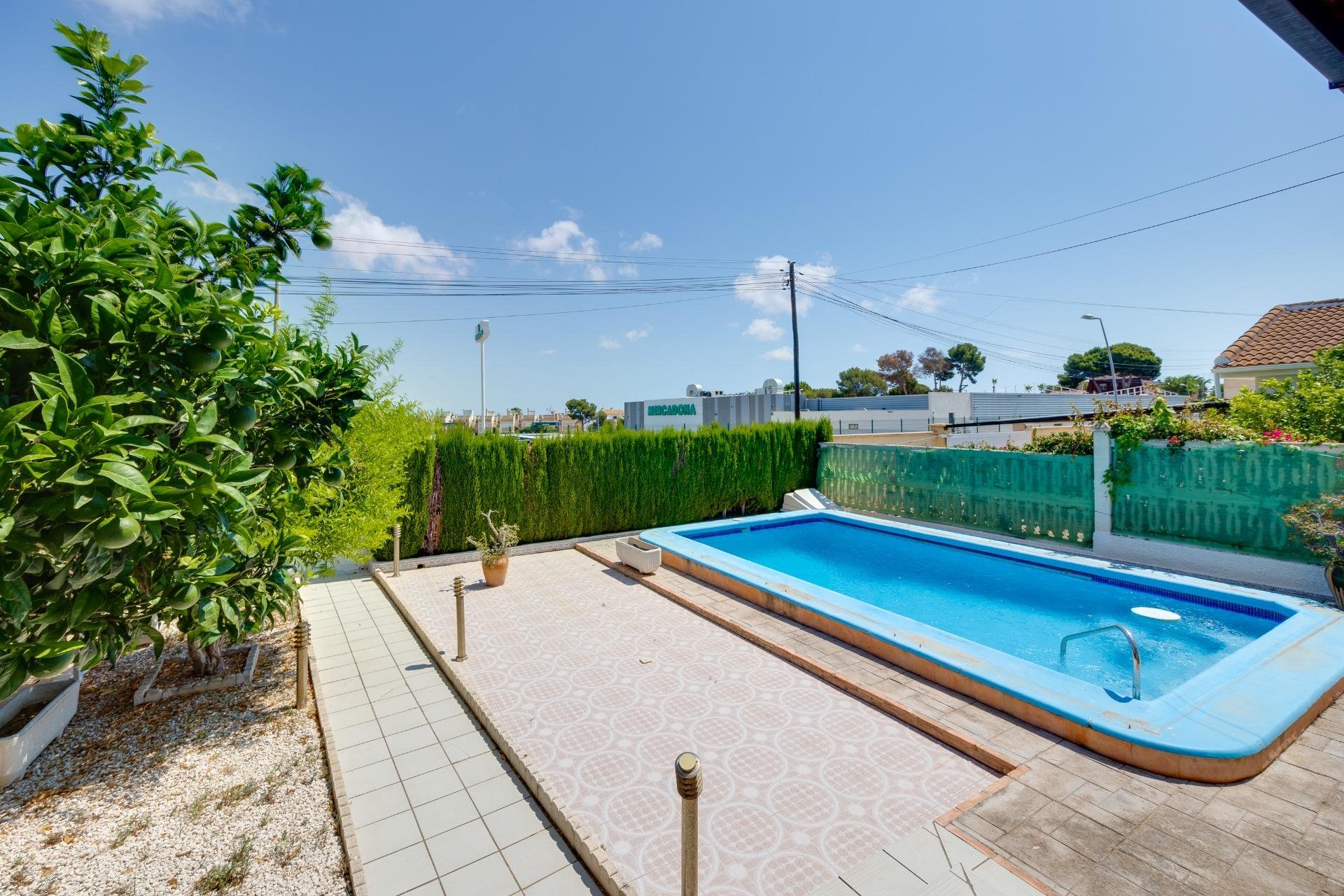 Wiederverkauf - Villa -
Torrevieja - Los Balcones - Los Altos del Edén