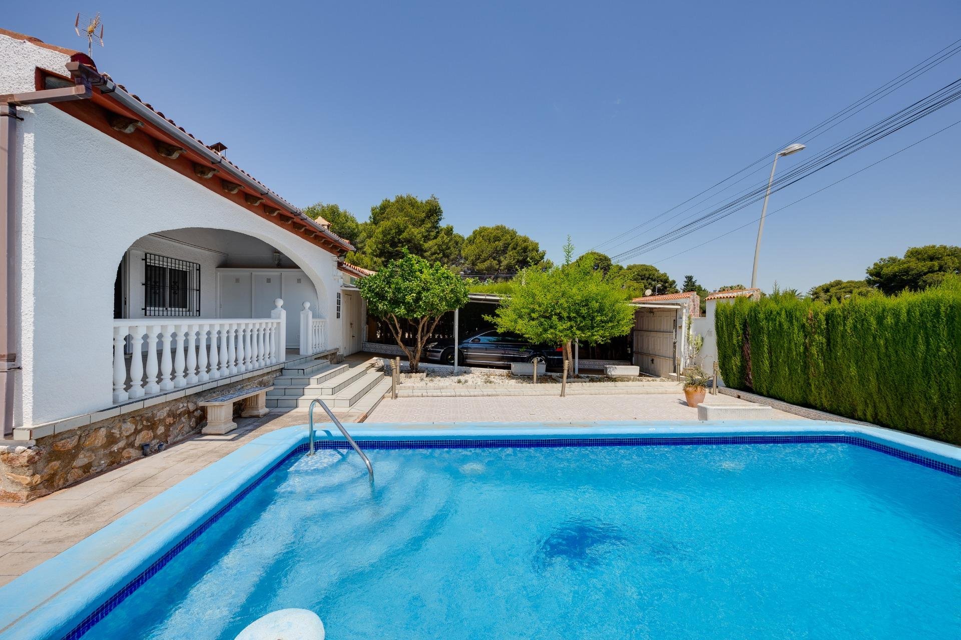 Wiederverkauf - Villa -
Torrevieja - Los Balcones - Los Altos del Edén