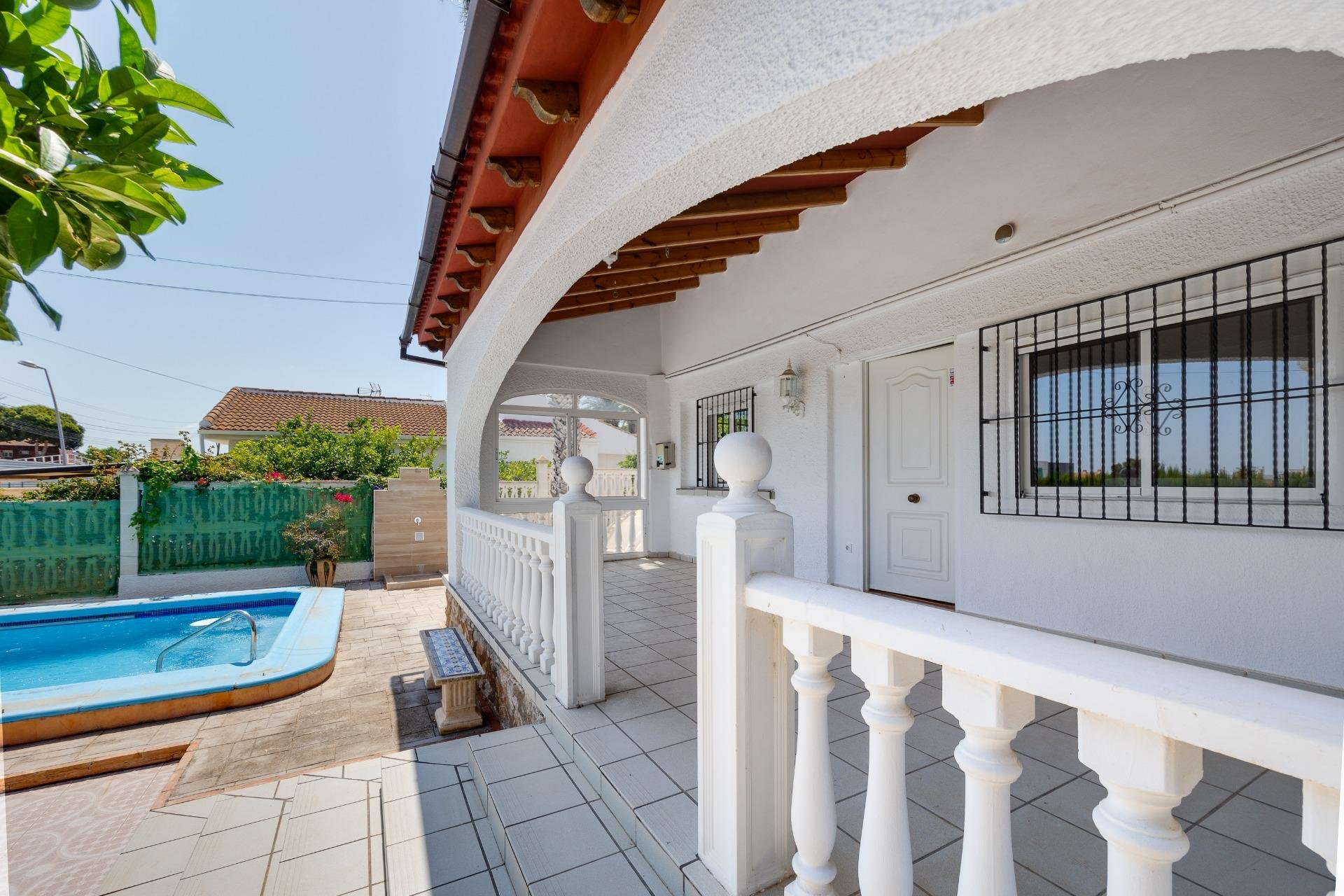 Wiederverkauf - Villa -
Torrevieja - Los Balcones - Los Altos del Edén