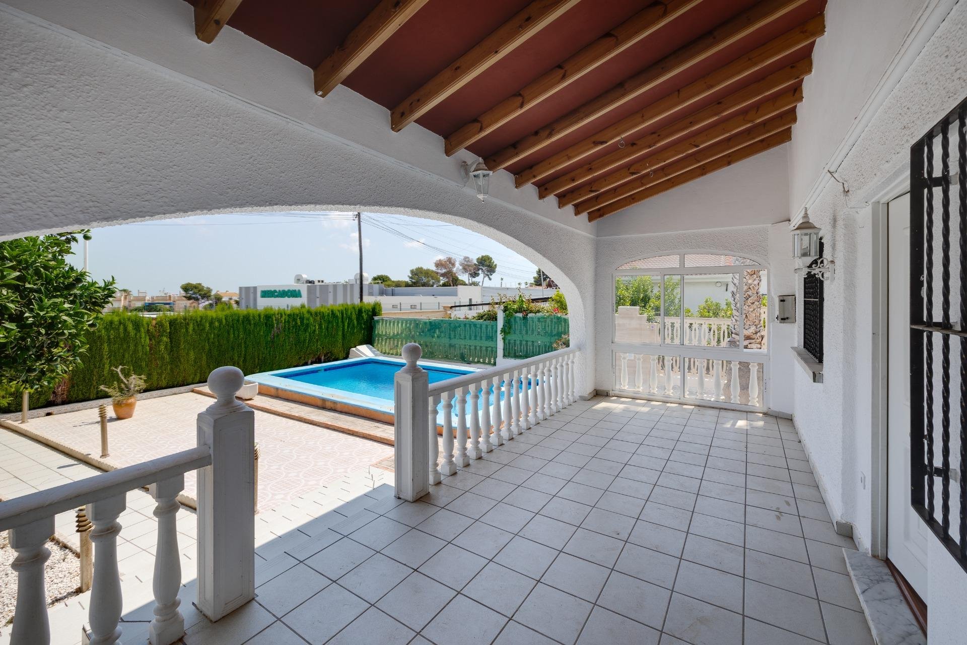 Wiederverkauf - Villa -
Torrevieja - Los Balcones - Los Altos del Edén
