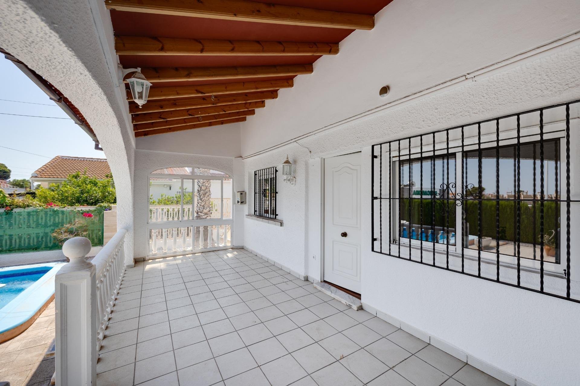 Wiederverkauf - Villa -
Torrevieja - Los Balcones - Los Altos del Edén
