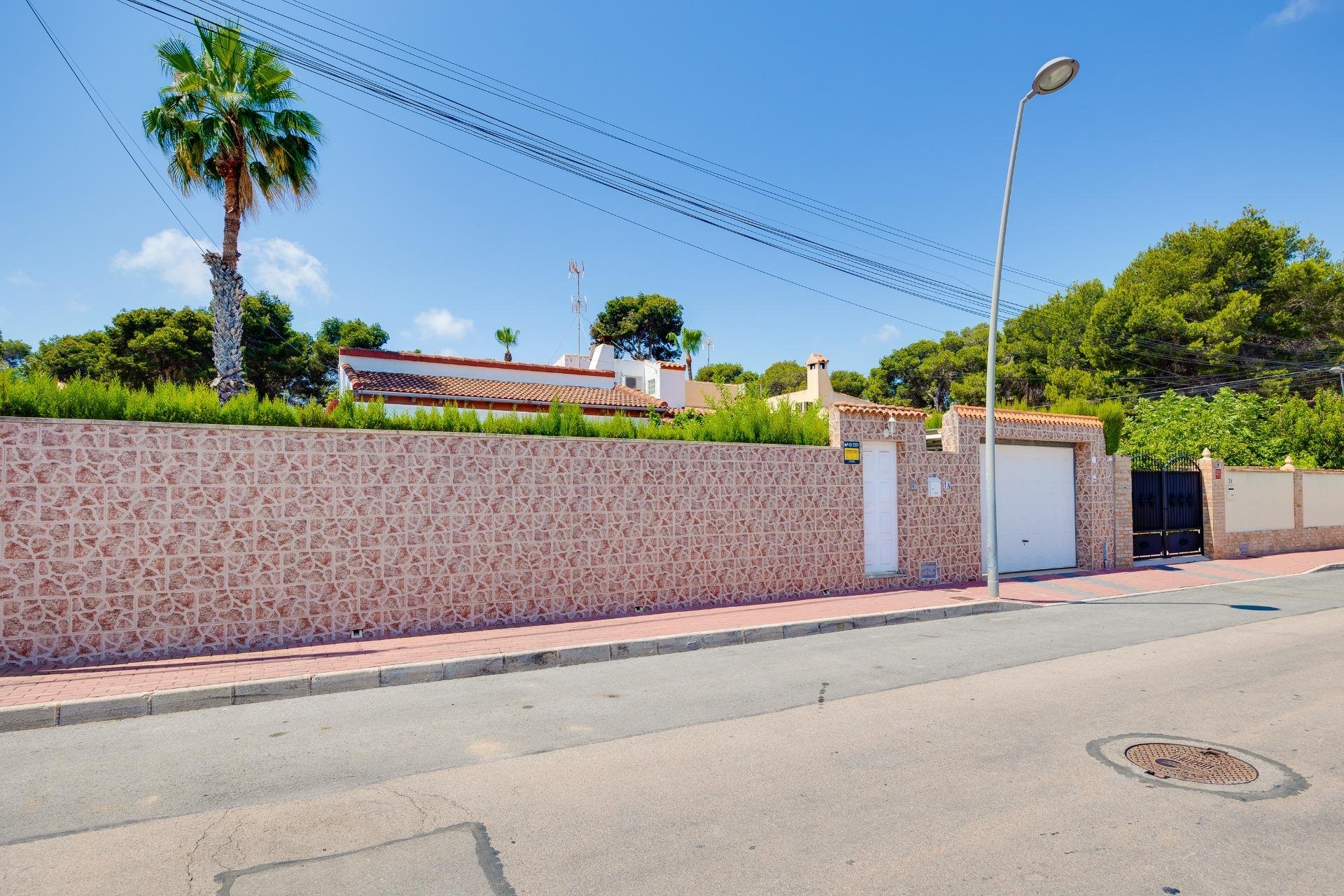 Wiederverkauf - Villa -
Torrevieja - Los Balcones - Los Altos del Edén