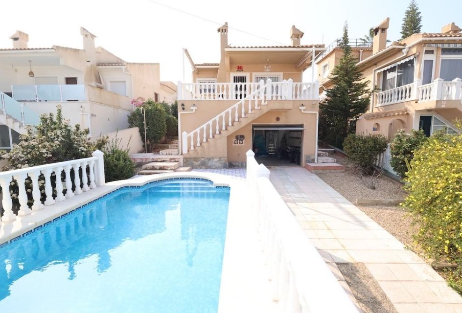 Wiederverkauf - Villa -
Torrevieja - Los Balcones - Los Altos del Edén