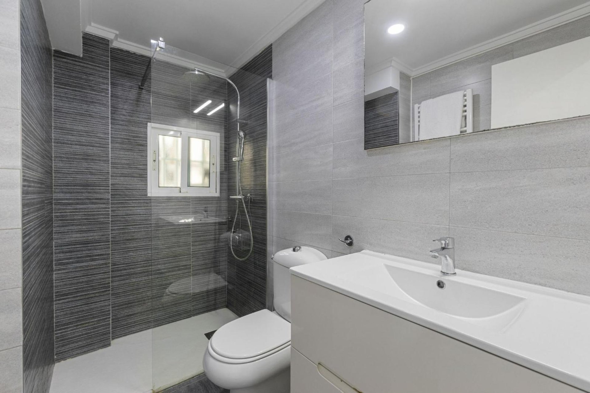 Wiederverkauf - Villa -
Torrevieja - Punta prima
