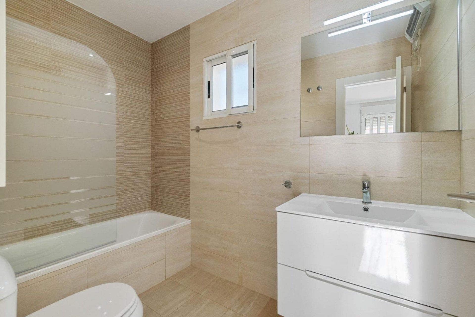 Wiederverkauf - Villa -
Torrevieja - Punta prima