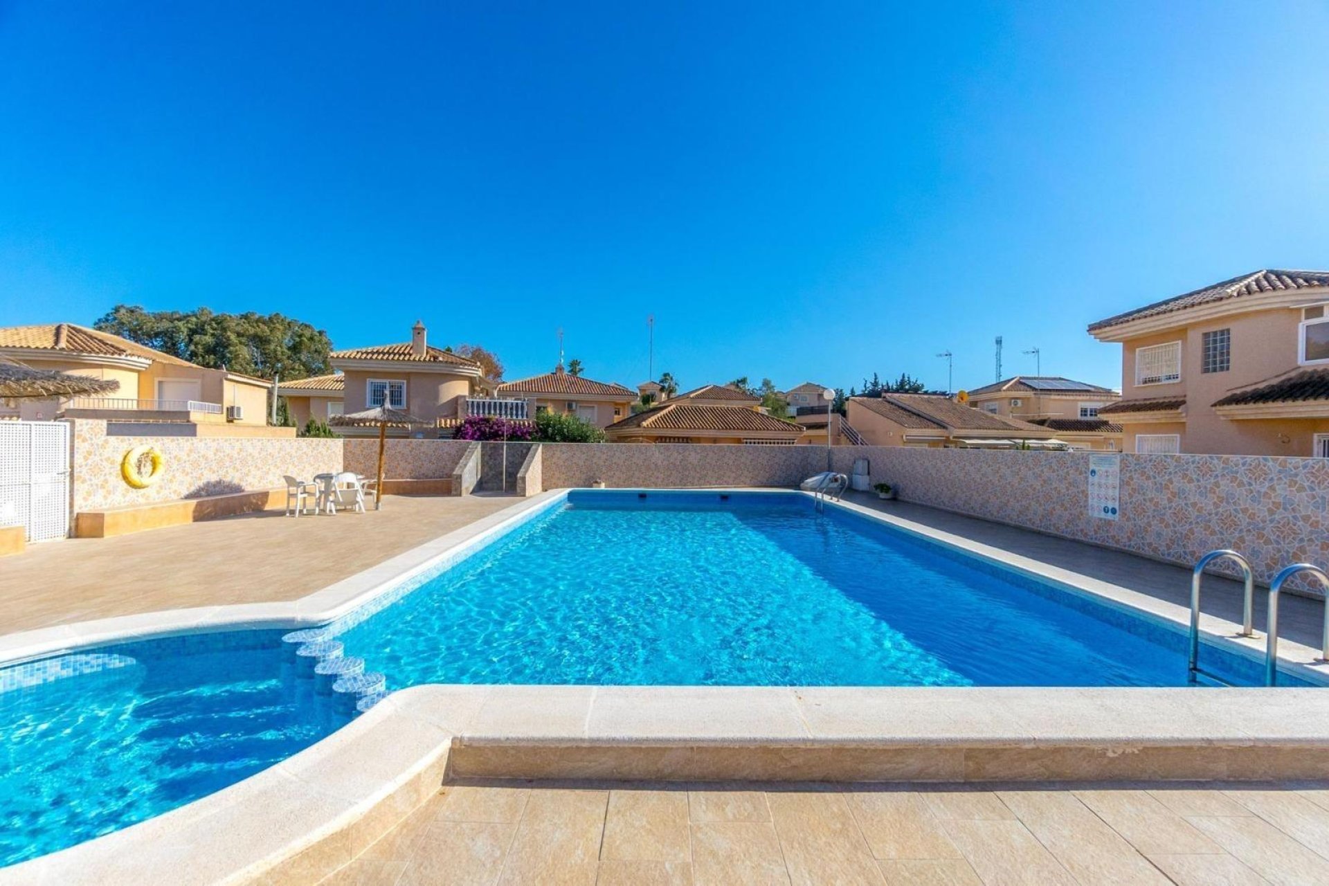 Wiederverkauf - Villa -
Torrevieja - Punta prima