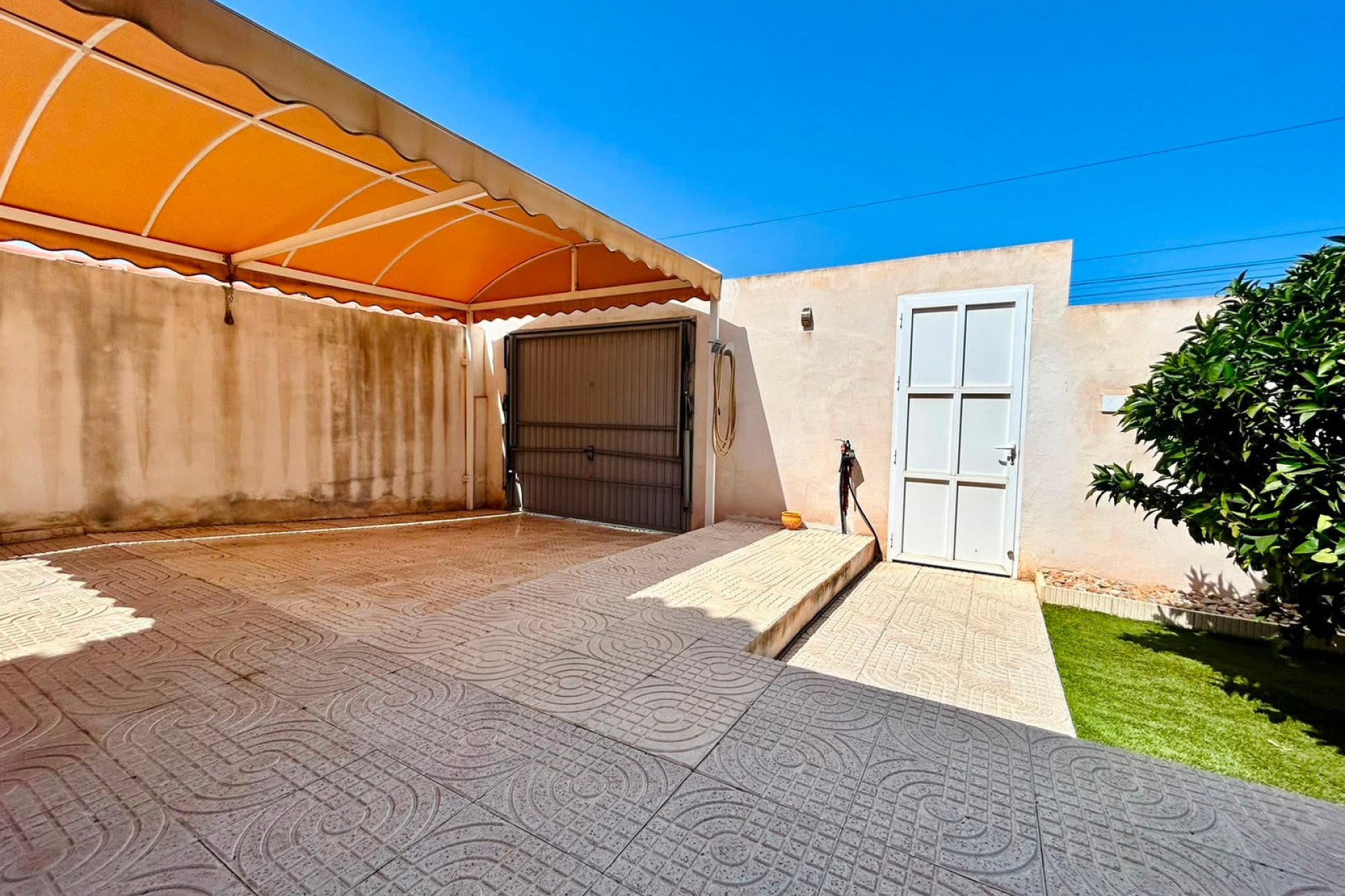Wiederverkauf - - VILLA -
Torrevieja - Urbanización San Luis