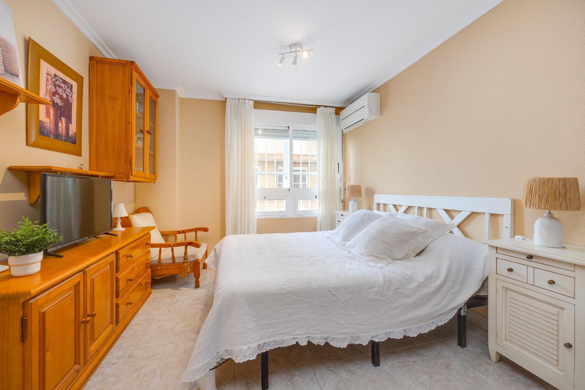 Wiederverkauf - Wohnung -
Torrevieja - Playa de los Naufragos