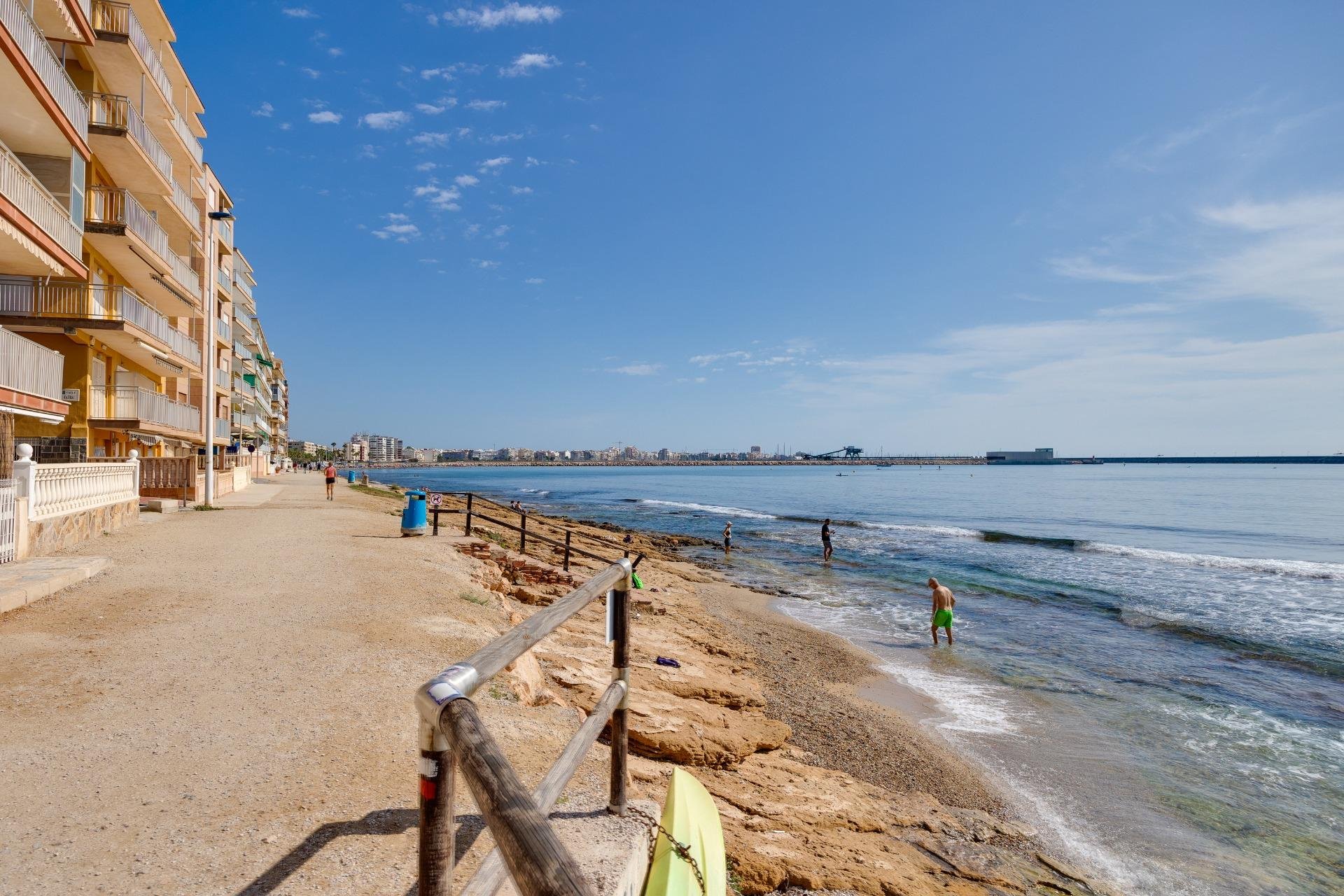 Wiederverkauf - Wohnung -
Torrevieja - Playa de los Naufragos