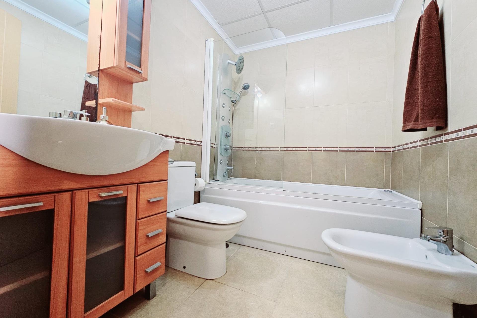 Wiederverkauf - Wohnung -
Torrevieja - torrevieja