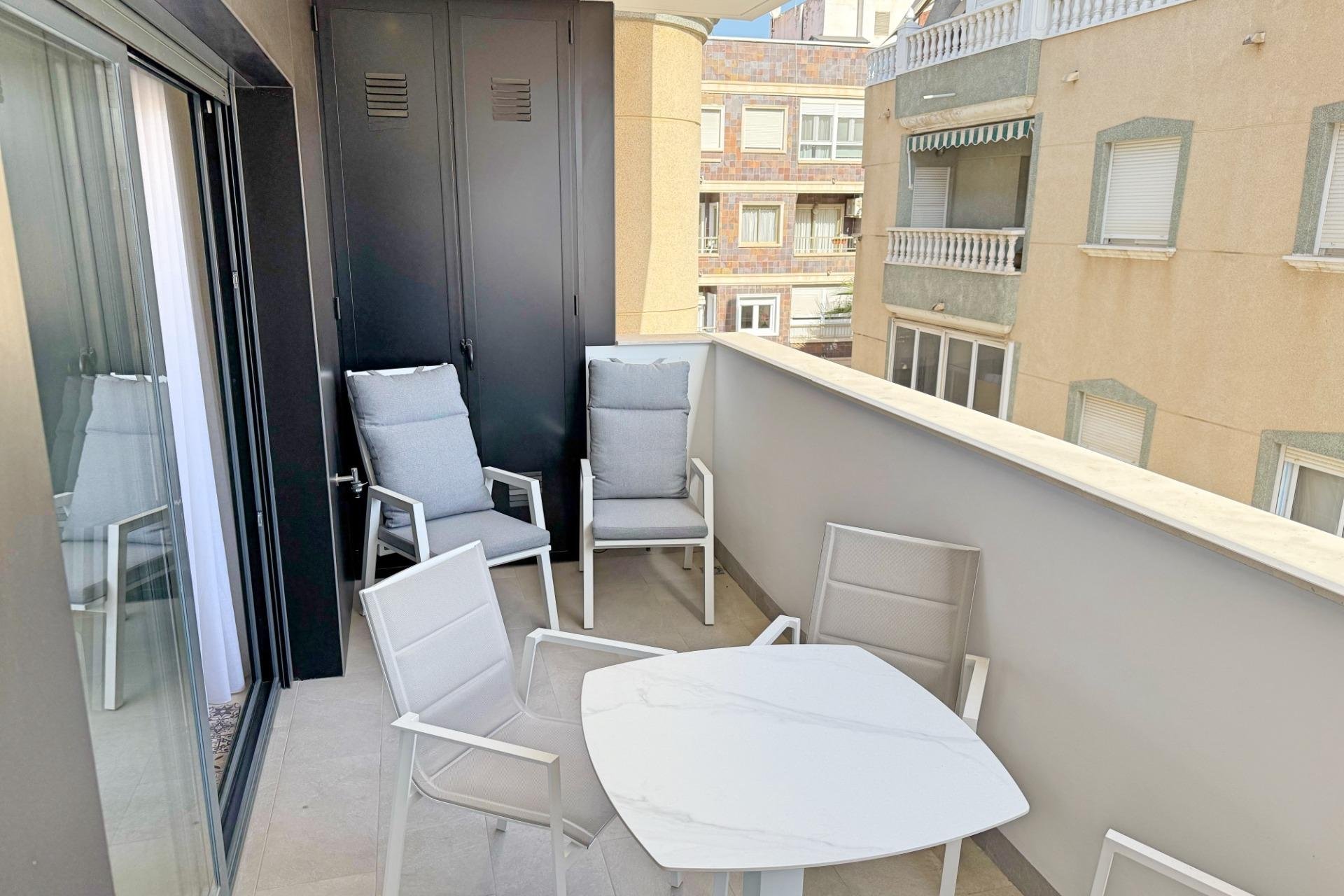 Wiederverkauf - Wohnung -
Torrevieja - torrevieja