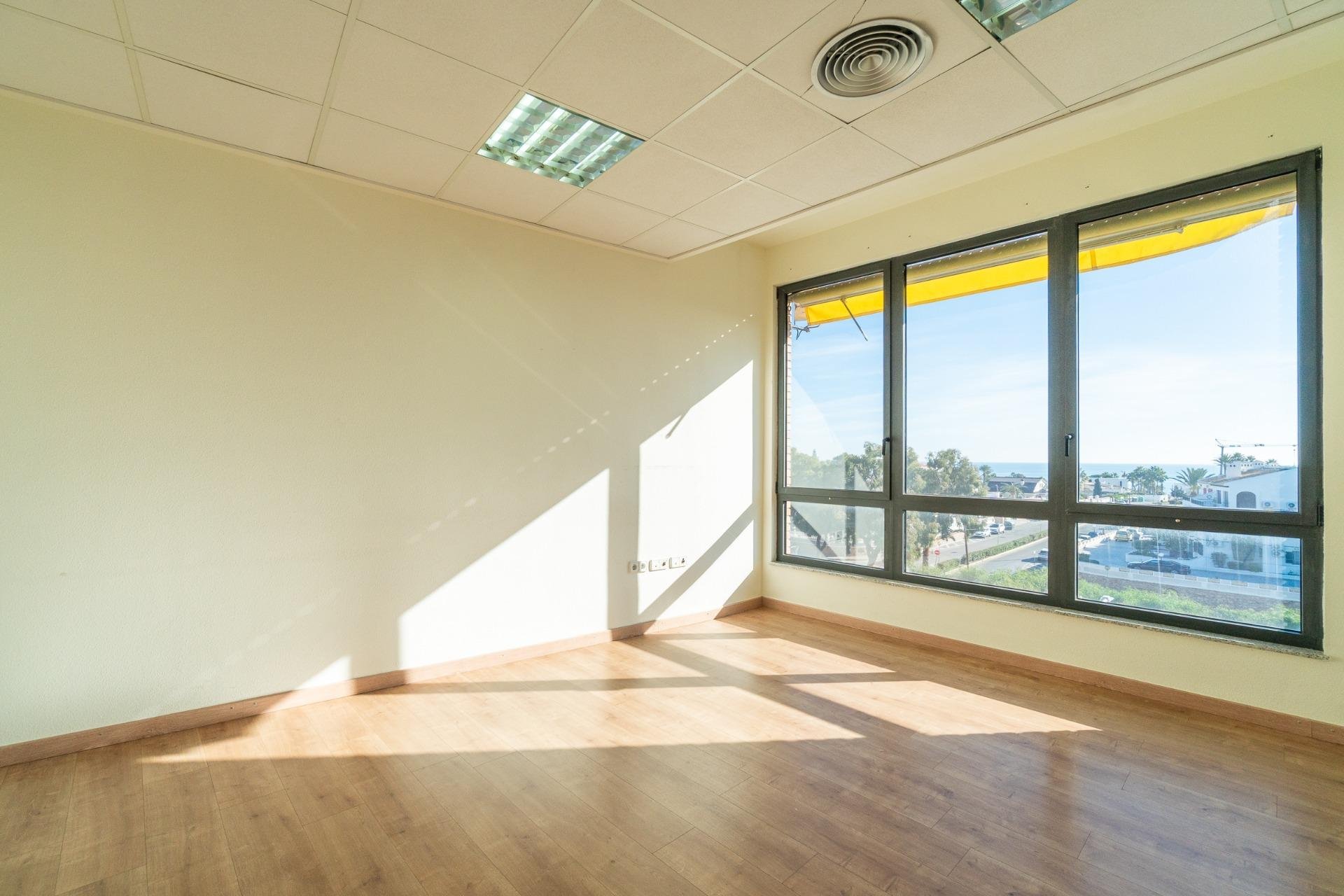 Wynajem długoterminowy - Reklama w telewizji -
Orihuela Costa - Playa Flamenca