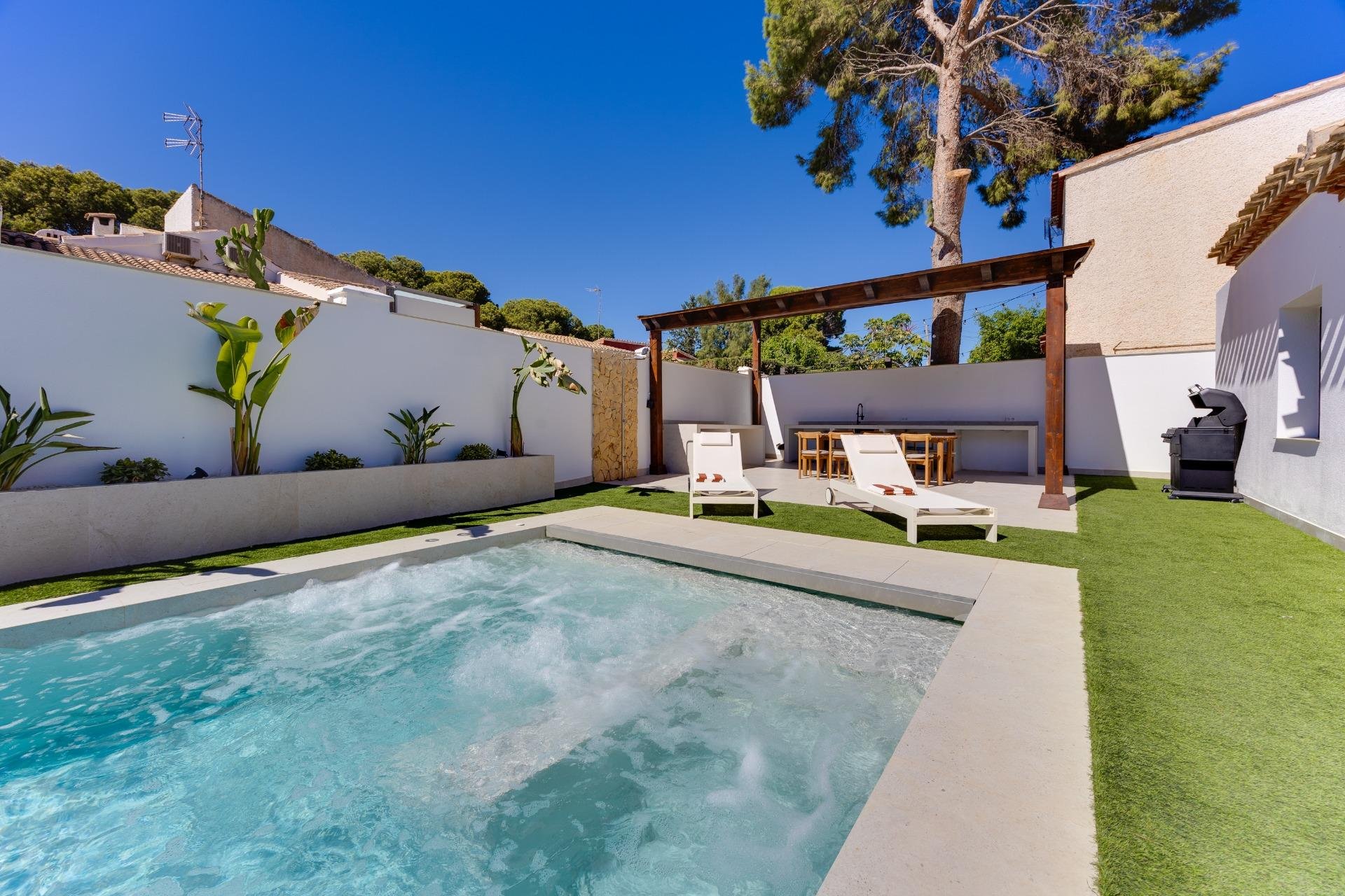 Wynajem krótkoterminowy - Villa -
Orihuela Costa - Punta Prima